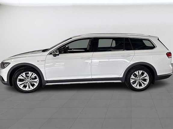 Volkswagen Passat Alltrack 2 of 9