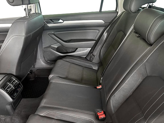 Volkswagen Passat Alltrack 7 of 9