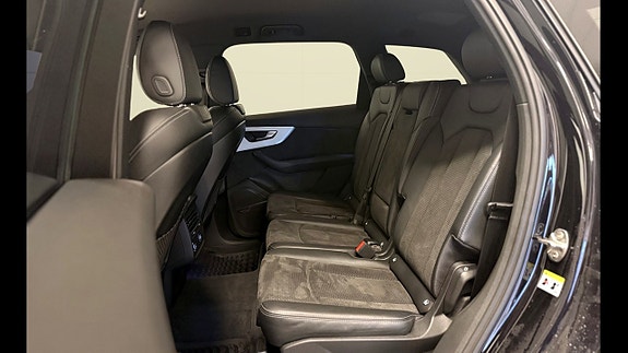 Audi Q7 25 of 25
