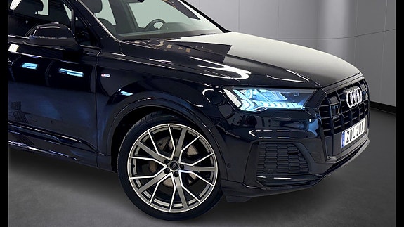 Audi Q7 2 of 25