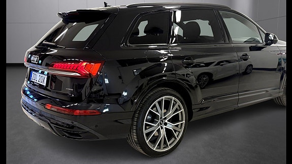 Audi Q7 10 of 25