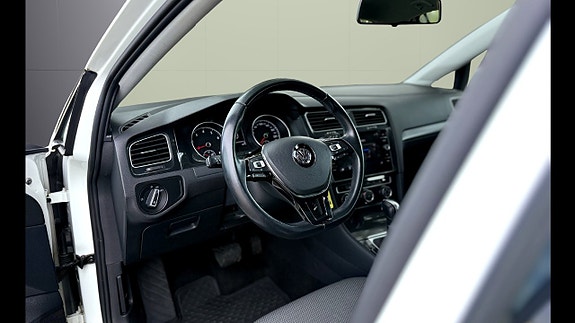 Volkswagen Golf VII 18 of 18