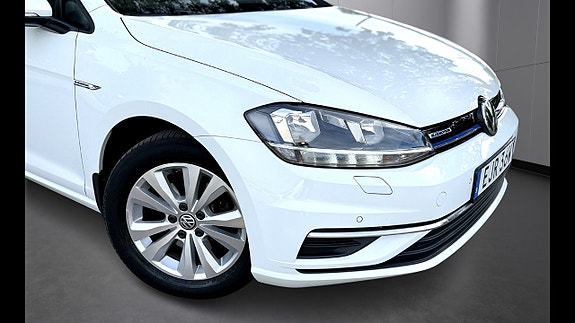 Volkswagen Golf VII 2 of 18