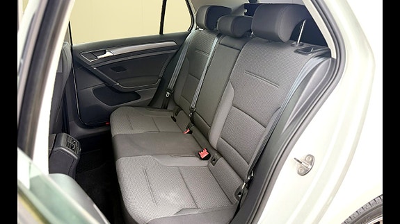 Volkswagen Golf VII 16 of 18
