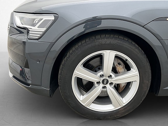 Audi e-tron 29 of 30