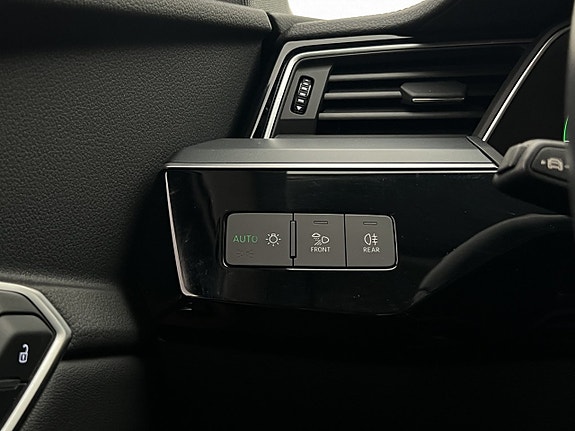 Audi e-tron 28 of 30