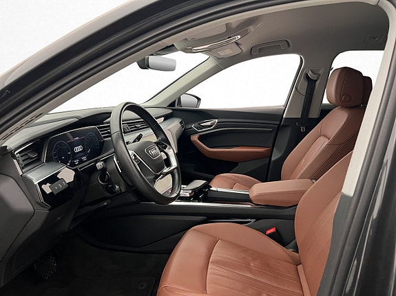 Audi e-tron 12 of 30