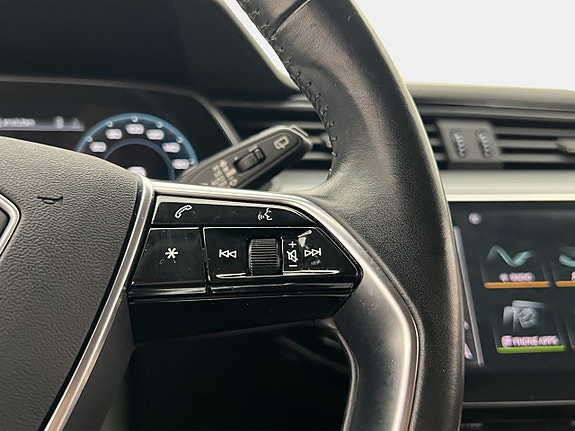 Audi e-tron 27 of 30