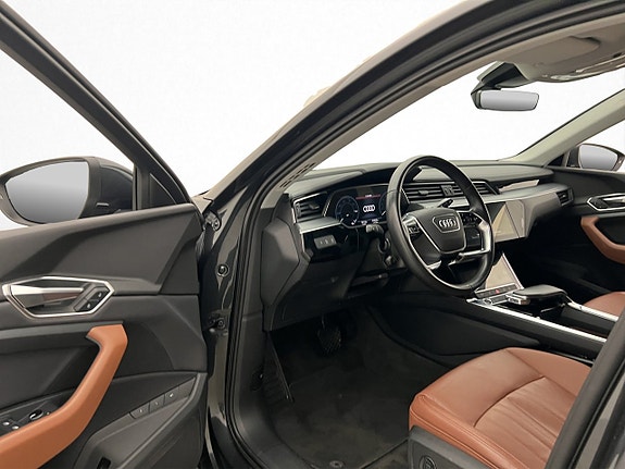 Audi e-tron 10 of 30