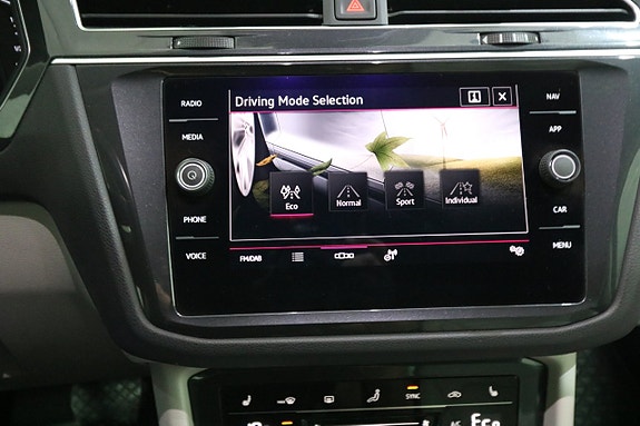 Volkswagen Tiguan 12 of 22