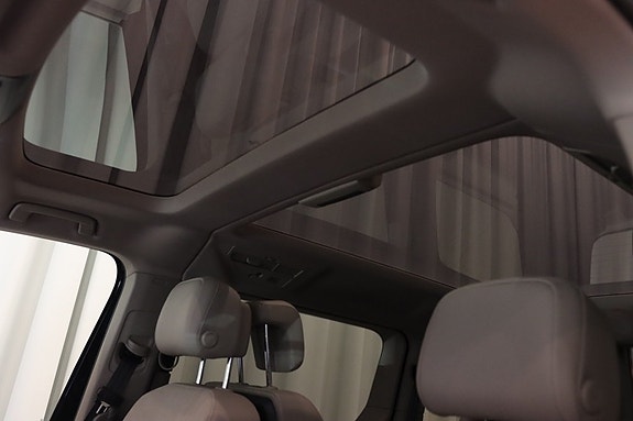 Volkswagen Multivan 25 of 25