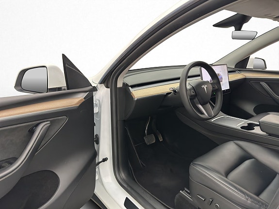 Tesla Model Y 12 of 30