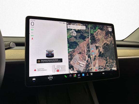 Tesla Model Y 28 of 30