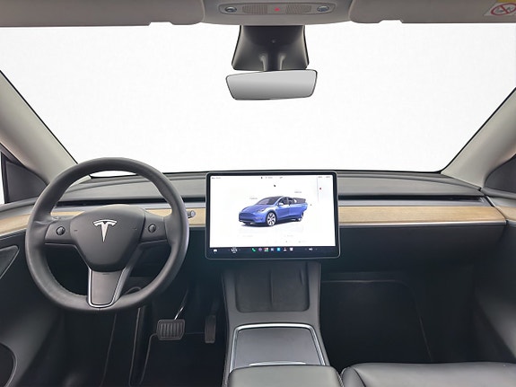 Tesla Model Y 14 of 30