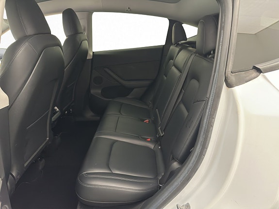 Tesla Model Y 18 of 30