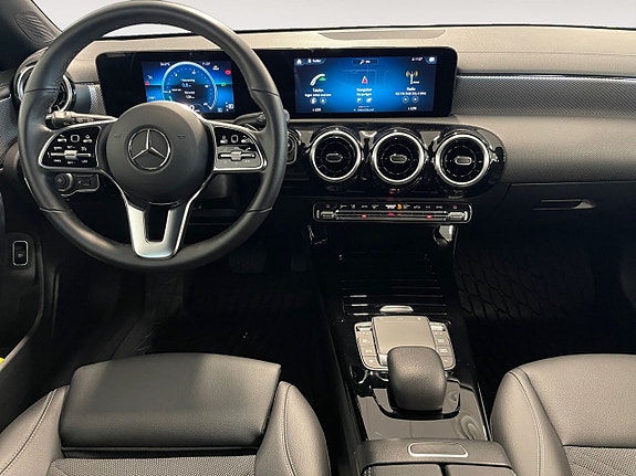 Mercedes-Benz CLA200 11 of 26