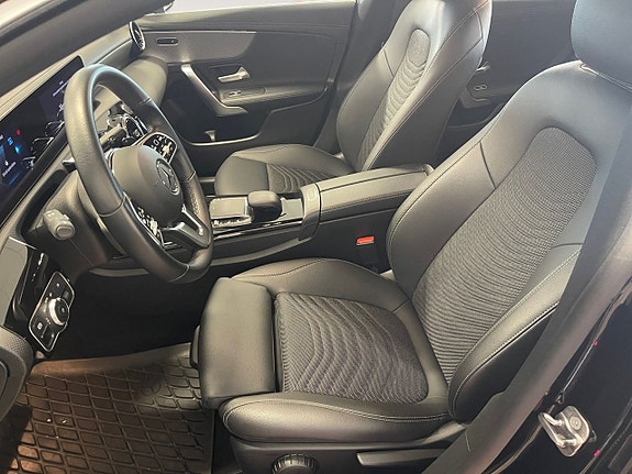 Mercedes-Benz CLA200 10 of 26