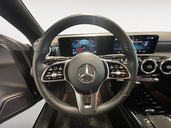 Mercedes-Benz CLA200 14 of 26