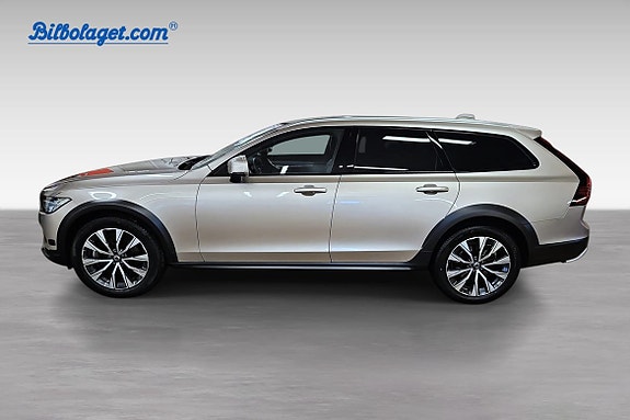 Volvo V90 Cross Country 2 of 14
