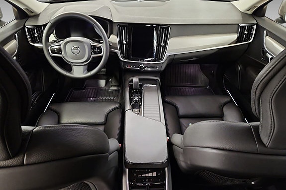 Volvo V90 Cross Country 7 of 14