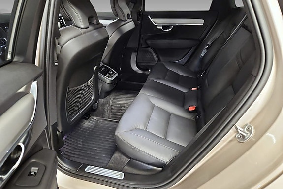 Volvo V90 Cross Country 9 of 14
