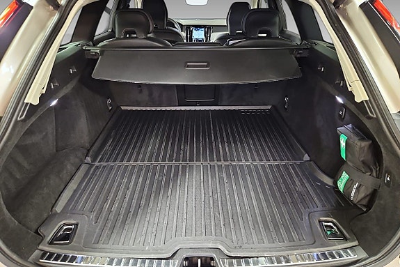 Volvo V90 Cross Country 10 of 14