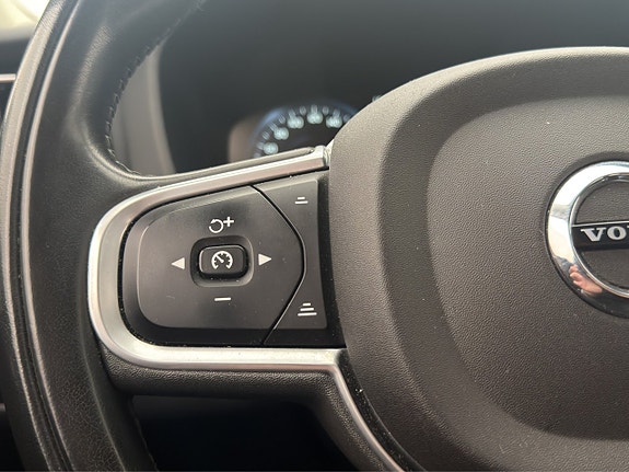 Volvo XC60 14 of 30
