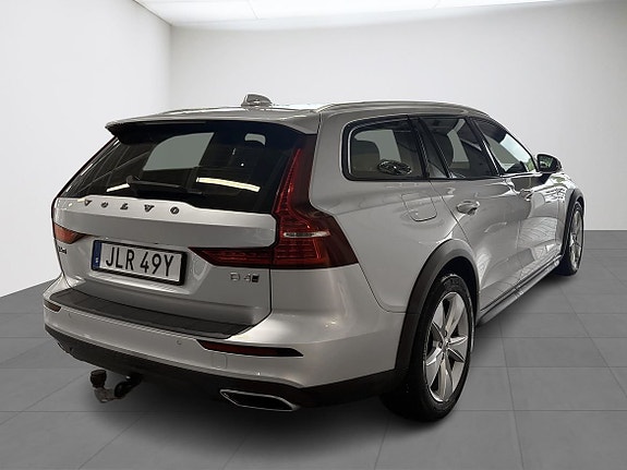 Volvo V60 Cross Country 4 of 9