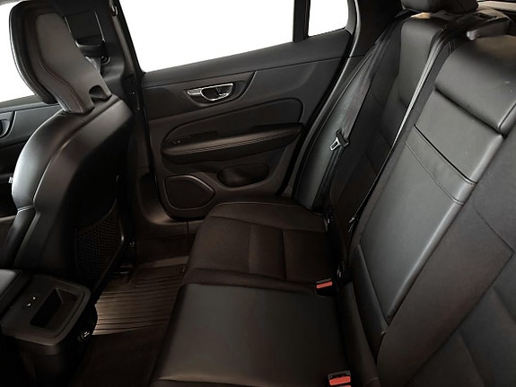 Volvo V60 Cross Country 7 of 9