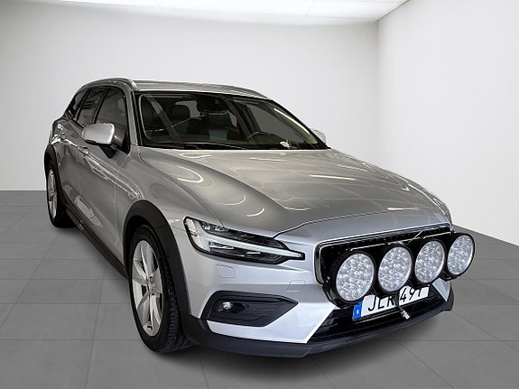 Volvo V60 Cross Country 5 of 9