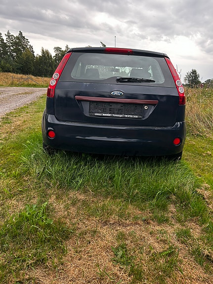 Ford Fiesta 3 of 6