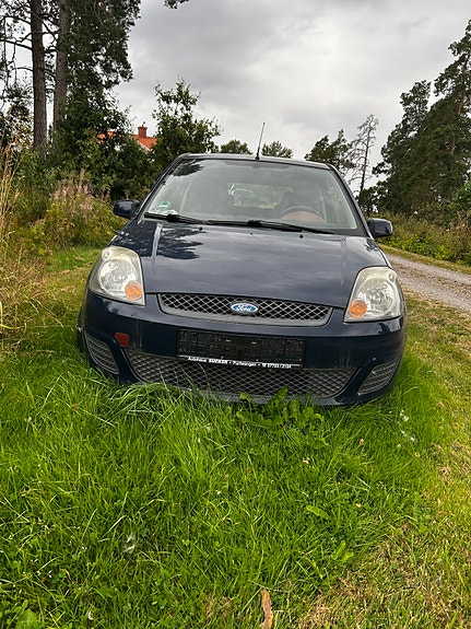 Ford Fiesta 2 of 6
