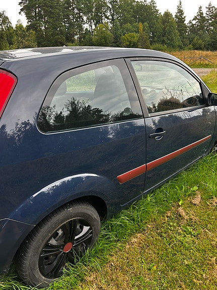 Ford Fiesta 4 of 6