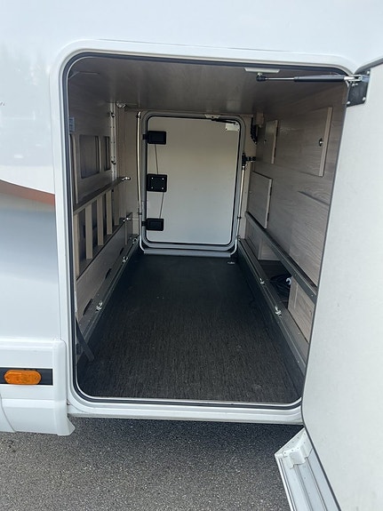 Kabe Travel Master Crown 810 LQB Tandem Hydrauliska stödben/Elmarkis/Solcell 17 of 27