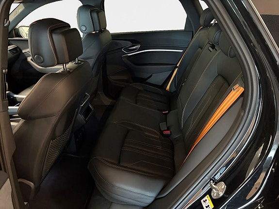 Audi e-tron 13 of 15