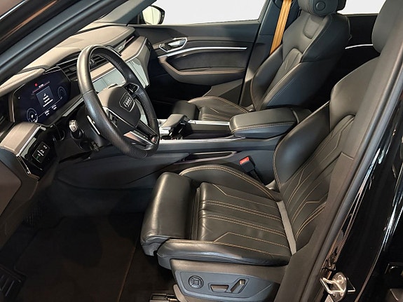 Audi e-tron 9 of 15