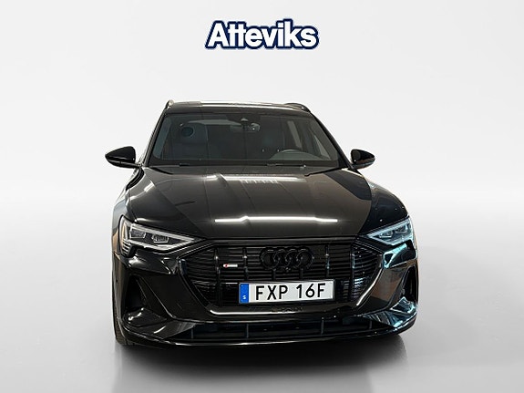 Audi e-tron 8 of 15