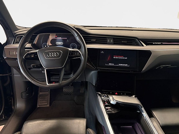 Audi e-tron 10 of 15