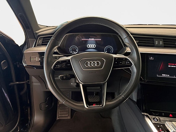 Audi e-tron 12 of 15