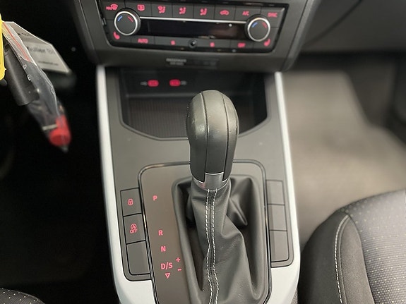 Seat Arona 13 of 18