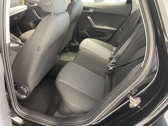 Seat Arona 12 of 18