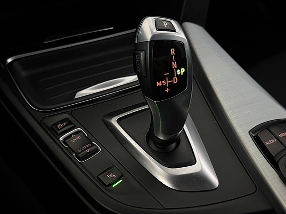 BMW 318d 13 of 17
