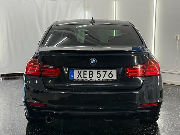 BMW 318d 4 of 17