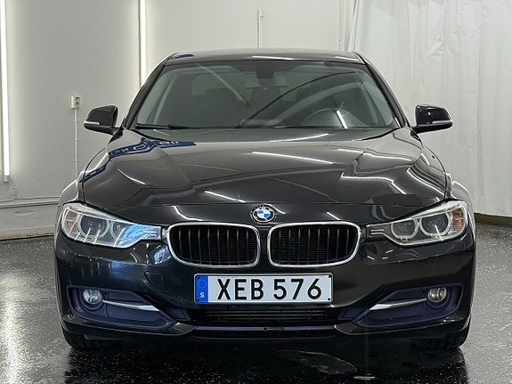 BMW 318d 2 of 17