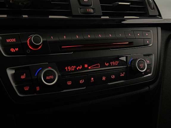 BMW 318d 14 of 17