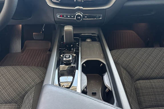Volvo XC60 17 of 22