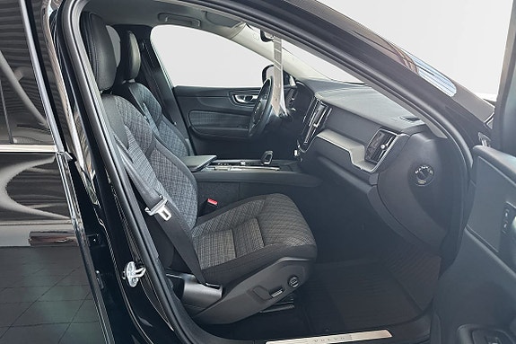 Volvo XC60 5 of 22