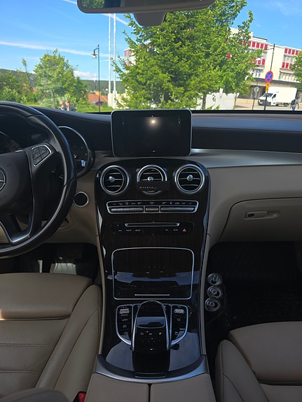 Mercedes-Benz GLC220 d 3 of 5