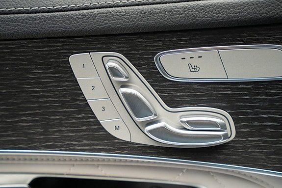 Mercedes-Benz GLC300 e 16 of 27