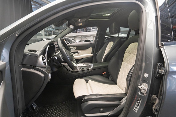 Mercedes-Benz GLC300 e 15 of 27